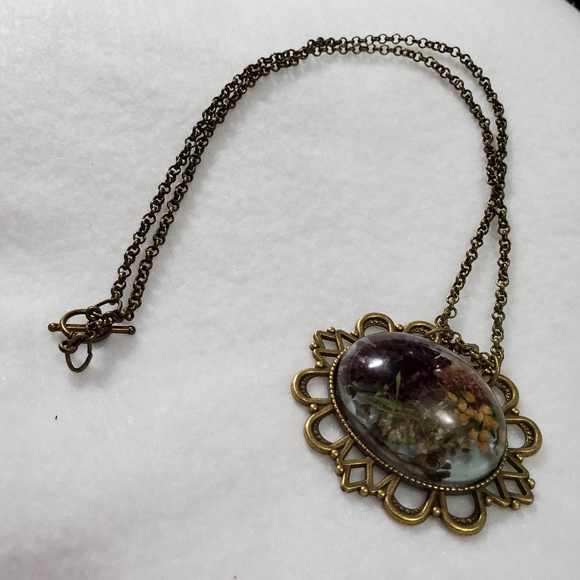 Flower Necklace with chain - Picture 4 of 5